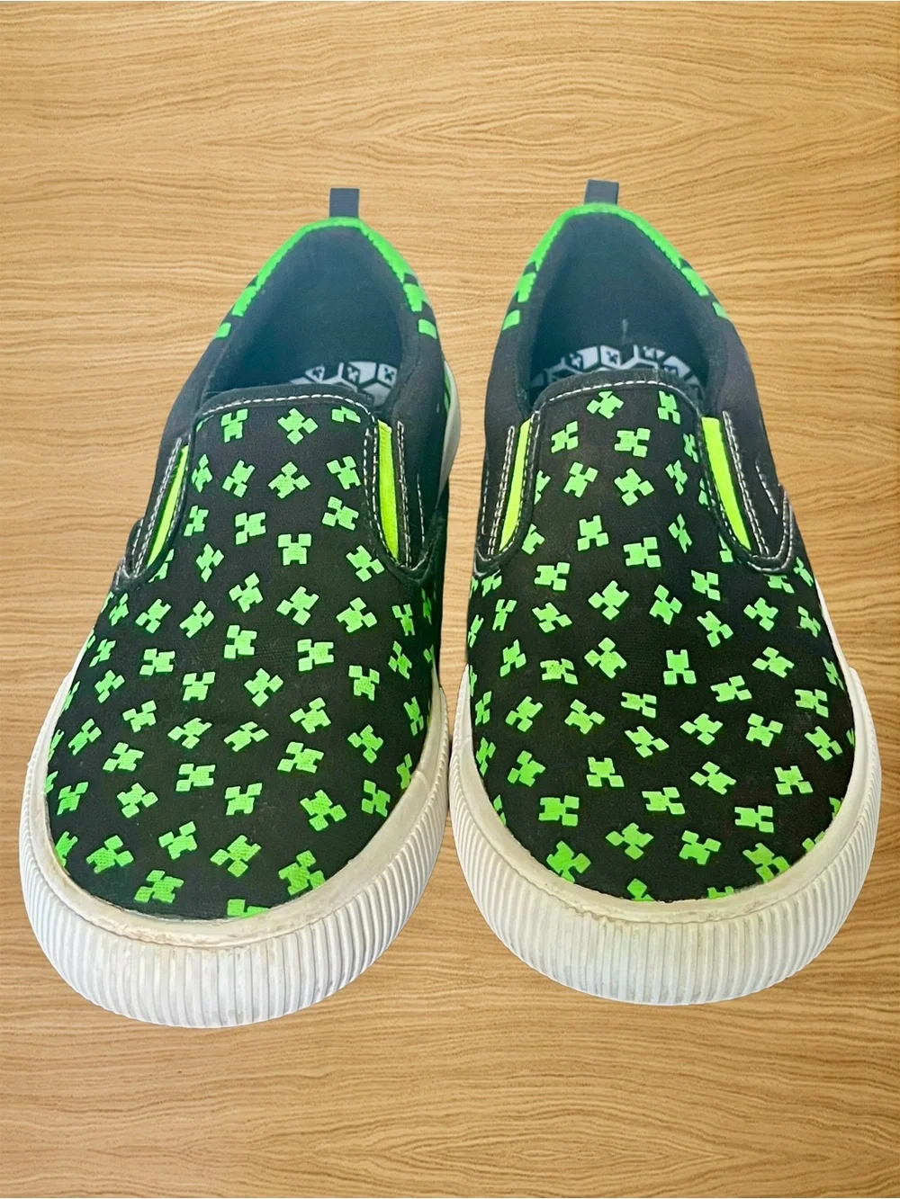 Slightly Used SG Footwear Minecraft Big Kids Slip-On Sneakers Size 5